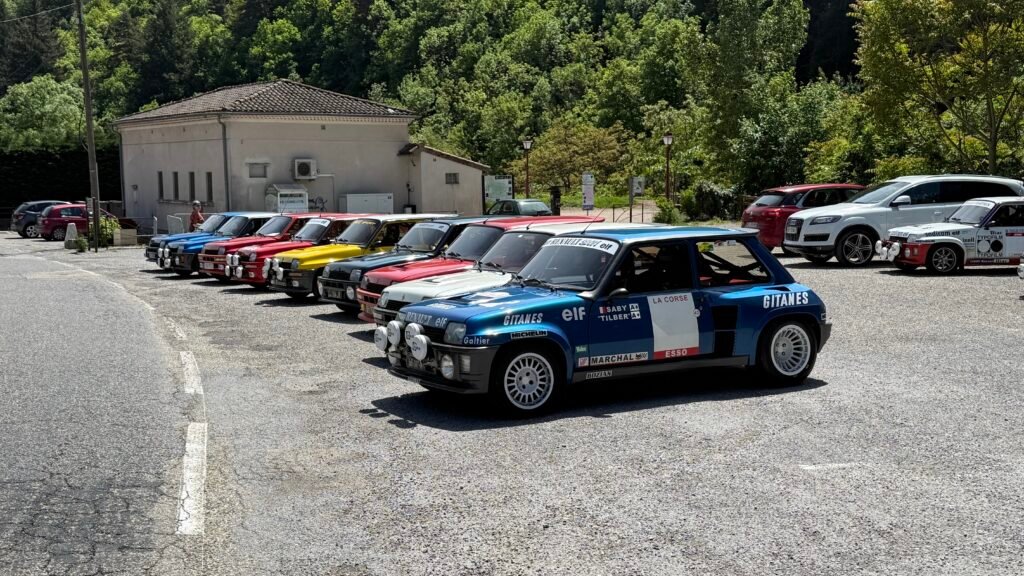 Adhérer au club R5 Turbo : alignement de Renault 5 Turbo du club à Antraigues (Ardèche)